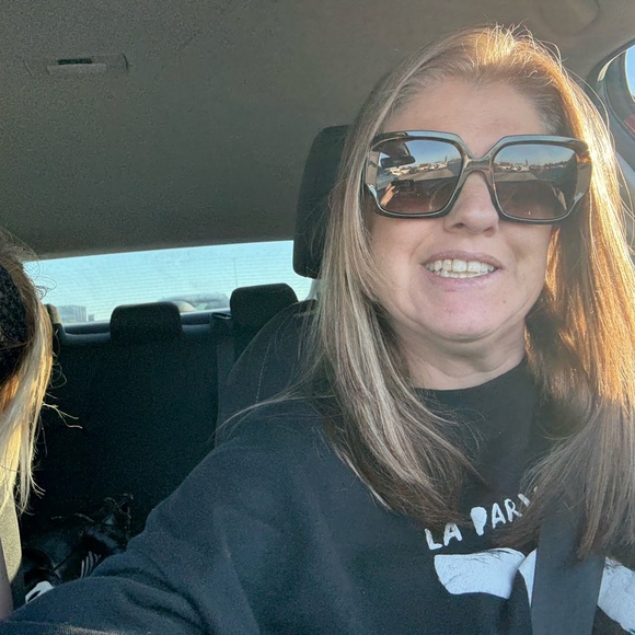 Meet your Posher, Amanda - Picture 1 of 1